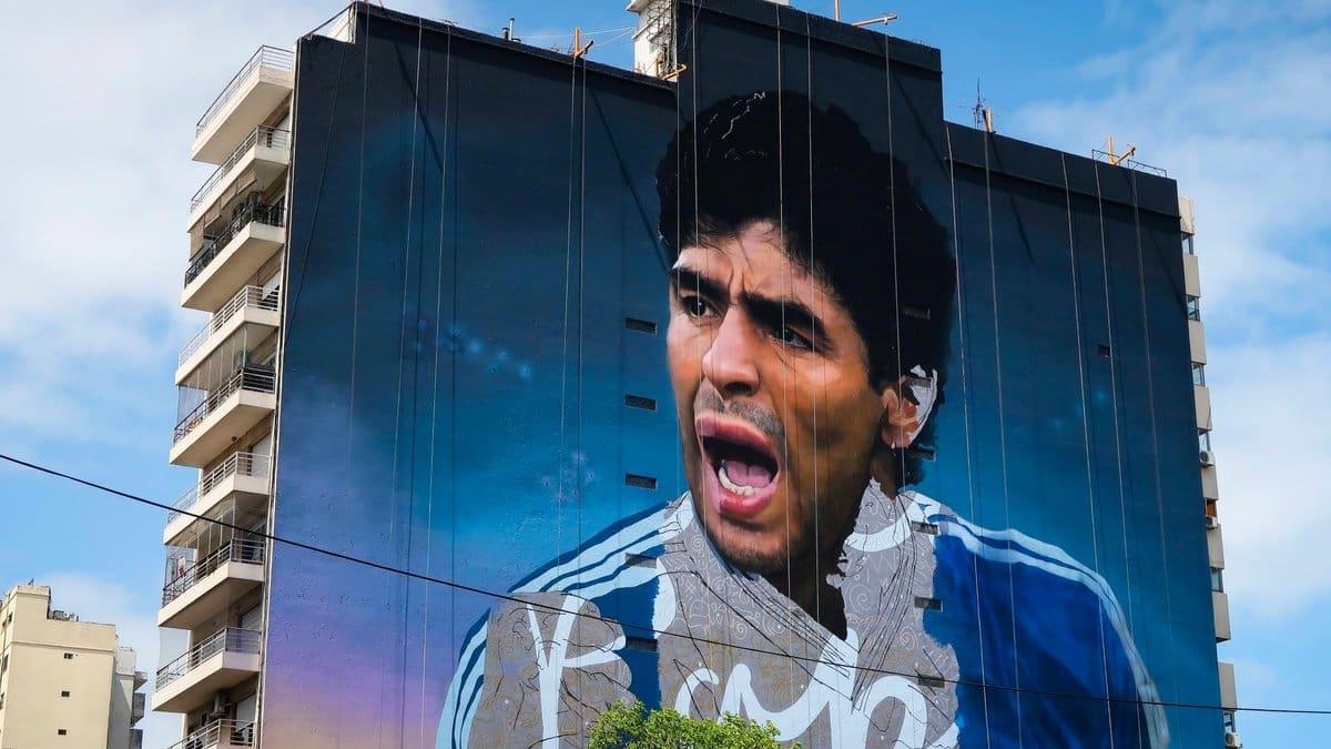 Así luce el mural monumental de Diego Armando Maradona en Buenos Aires
