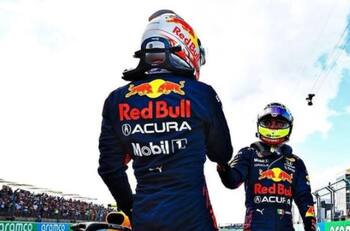 Pilotos de F1 le recomiendan a Checo Pérez que no le entregue el triunfo a Verstappen