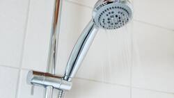 VIDEO VIRAL| Descubre como se baña este hombre que vive en su auto