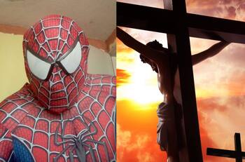 VIDEO | Hombre con disfraz de Spider-Man se hace viral al irrumpir en la crucifixión de Cristo