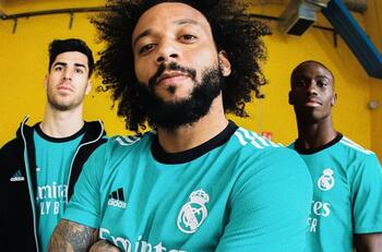 Real Madrid presentó su tercer uniforme para la Temporada 21-22