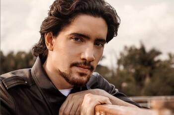 Alex Fernández cancela participación en Pa'l Norte en medio de polémica con la serie de su abuelo