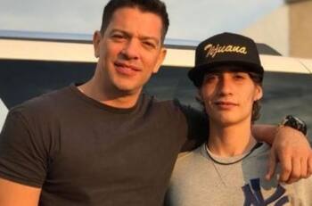 Yahir festejó su cumpleaños rodeado de su familia en lujoso yate, ¿lo acompañó su hijo Tristán?