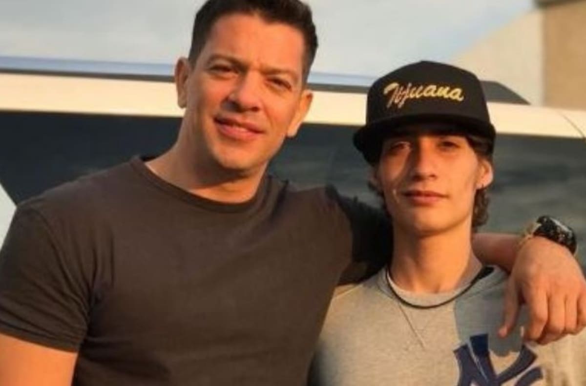 Yahir festejó su cumpleaños rodeado de su familia en lujoso yate, ¿lo acompañó su hijo Tristán?