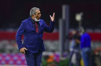 Tomás Boy agradece la falla de André Pierre Gignac