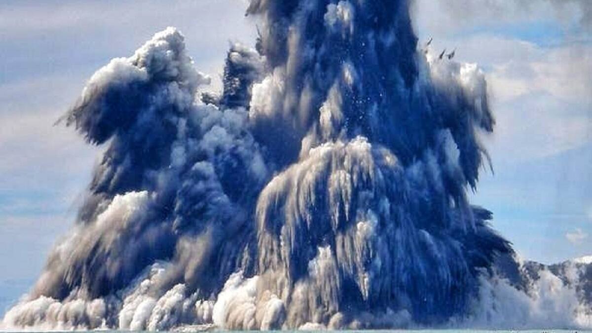 VIDEO: Alertas por Tsunami en ocho países tras impactante explosión de volcán submarino