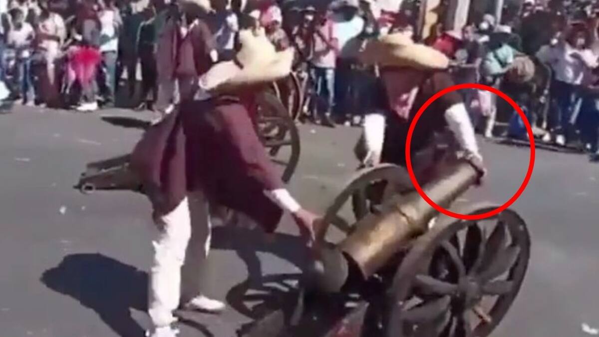 VIDEO: Cañón explotó en la mano de un hombre en carnaval de Puebla