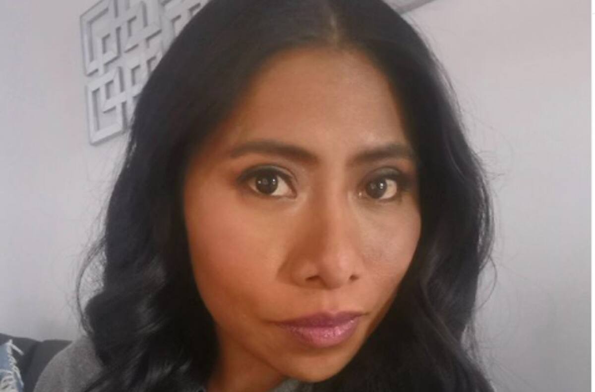 Yalitza Aparicio atrae las miradas con este look callejero