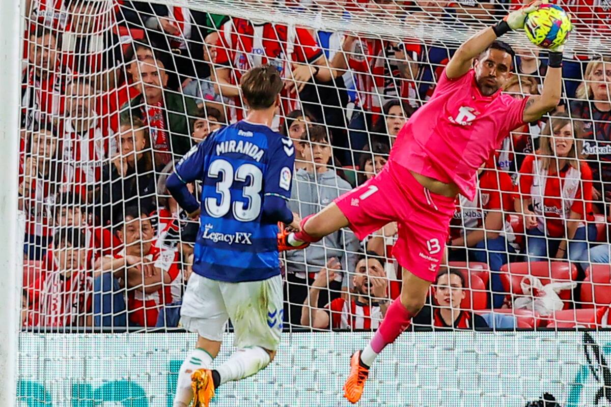 El arquero chileno del Real Betis, Claudio Bravo