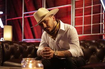 Christian Nodal cambia de look y se inspira en un grupo de K-Pop