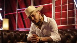 Christian Nodal cambia de look y se inspira en un grupo de K-Pop