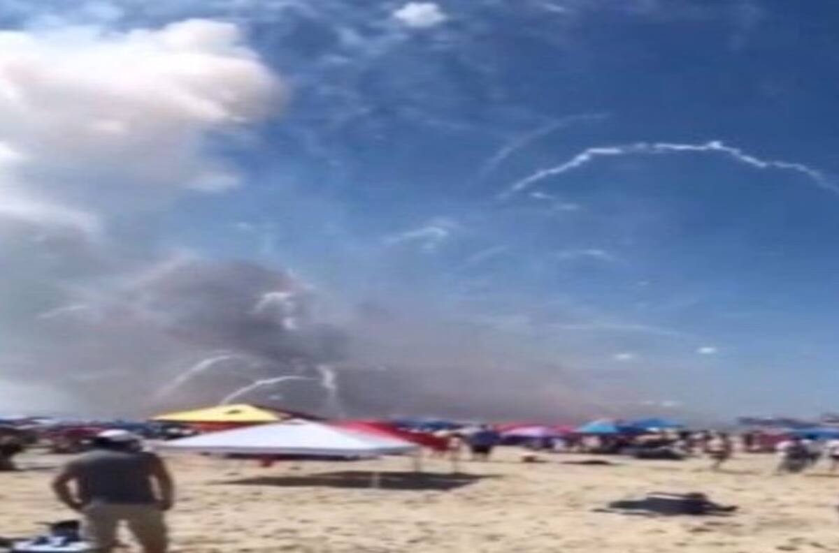 Vídeo: Explota camión de fuegos artificiales en playa de EU