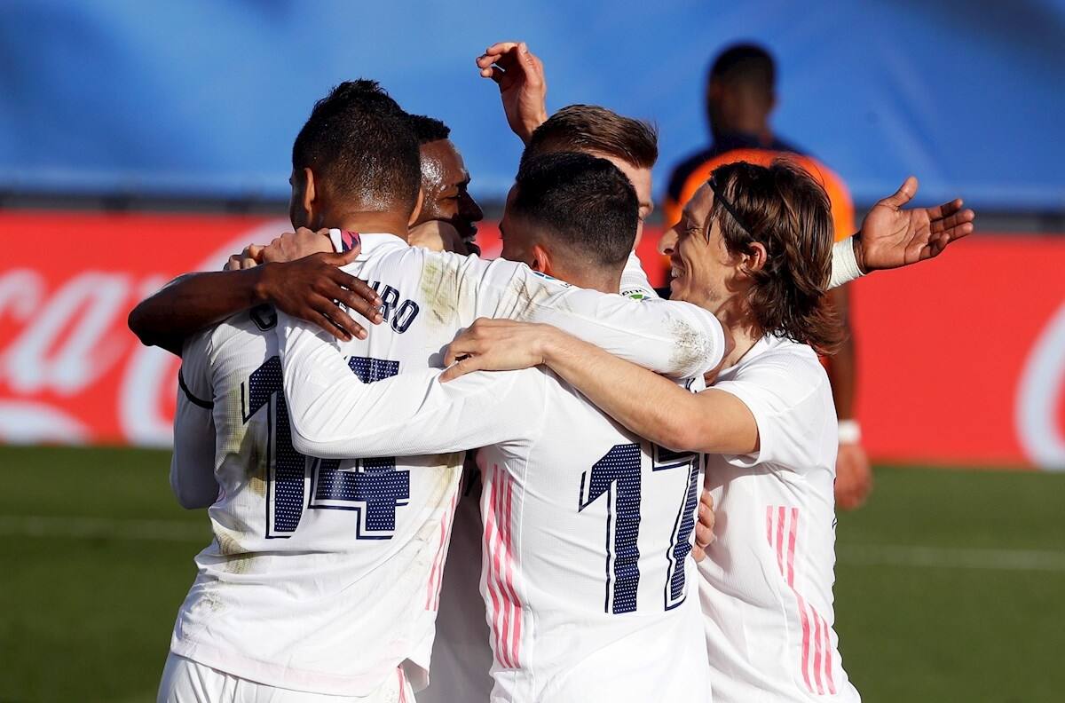 Real Madrid ganó en el Alfredo Di Stéfano al Valencia y mantiene las esperanzas en La Liga