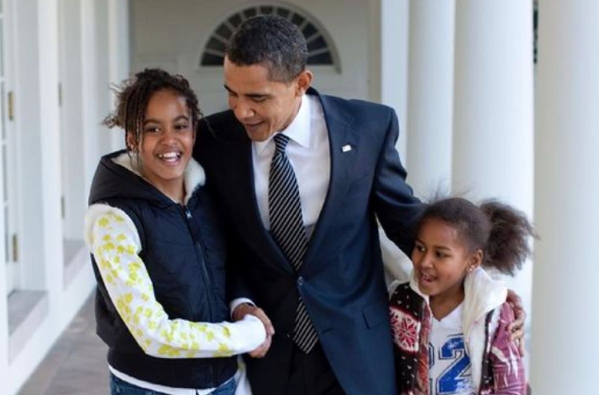 Barack Obama cancela su fiesta de 60 años, pero así lo festeja el mundo entero