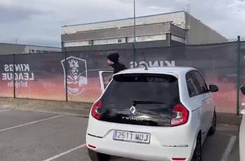 ¿En un Twingo? Así llegó Gerard Piqué a la Kings League| VIDEO