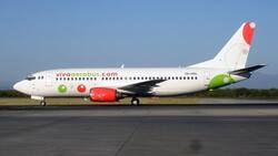 Niño se hace viral por gran educación dentro de un avión | VIDEO