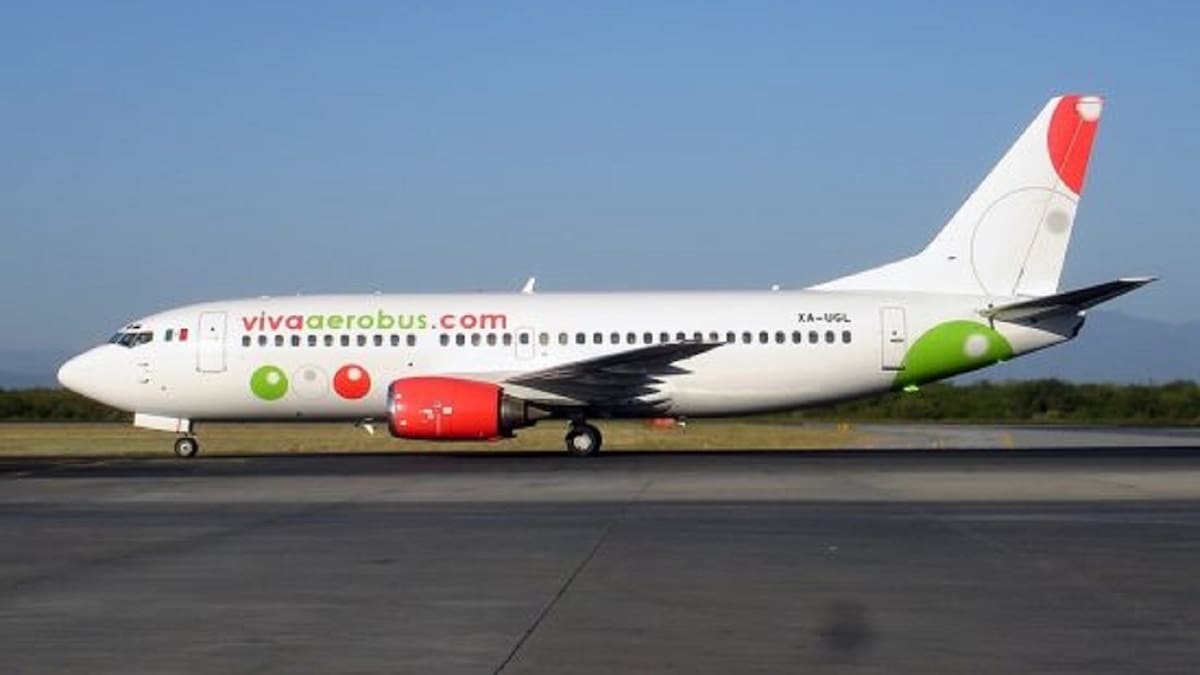 Niño se hace viral por gran educación dentro de un avión | VIDEO