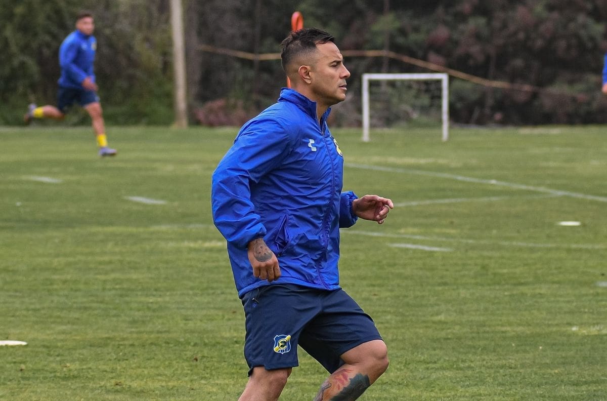 'Chapito' Montes tuvo su primera práctica con el Everton de Chile y se reencuentra con Ismael Sosa
