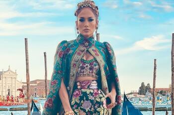 Jennifer Lopez llega como reina al desfile de Dolce & Gabbana