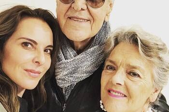 Kate del Castillo celebra en grande el cumpleaños número 80 de su mamá