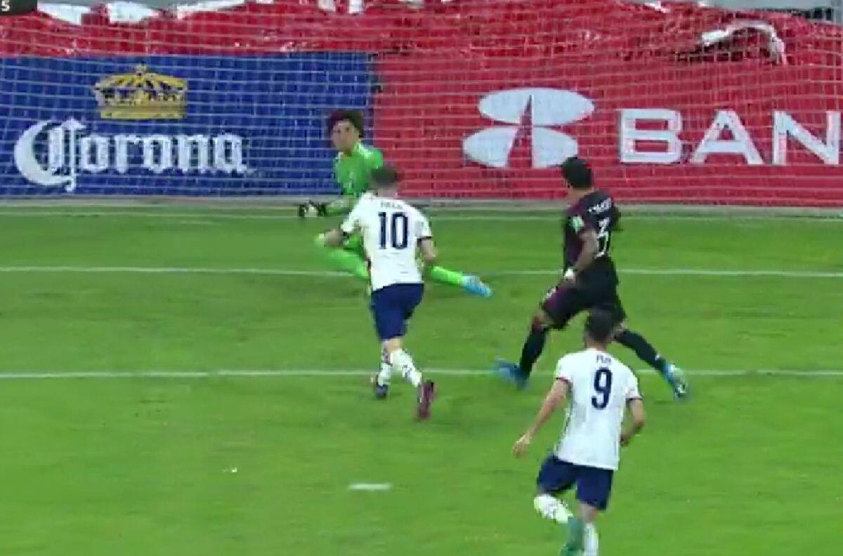 ¡Le quitan el mérito a Guillermo Ochoa! Señalan que fue error de Christian Pulisic