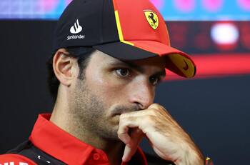 Tensión en Ferrari: Carlos Sainz lanza advertencia luego de no recibir el mismo trato que Charles Leclerc