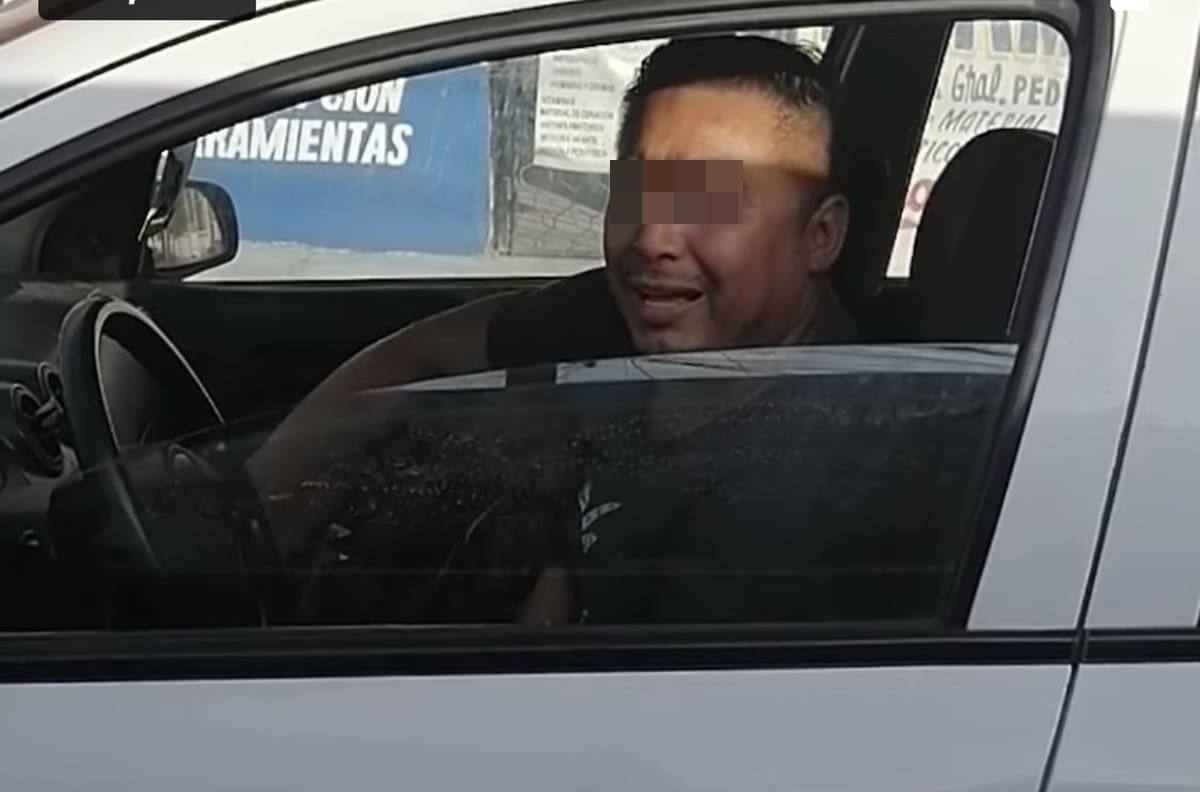 VIDEO | ¡Indignante! Captan a hombre golpear a una mujer en un automóvil