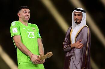 Festejo del ‘Dibu’ Martínez en el Mundial de Qatar 2022 ahora causa estragos en el Aston Villa