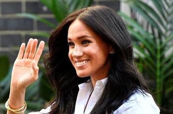 Meghan Markle usa Cartier Tank de oro de Lady Di, al debutar en YouTube con su libro
