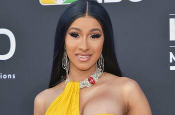 Cardi B luce grandes caderas ¿se hizo lipoescultura?