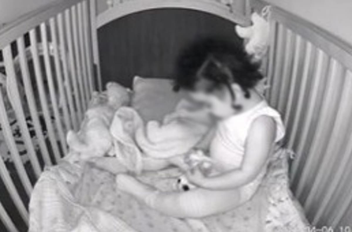 VIDEO: Captan a fantasma atacando a una niña y se vuelve viral