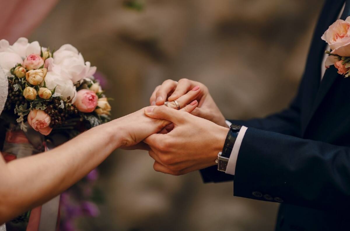Fotógrafa borra las fotos de una boda porque los novios la maltrataron durante el evento