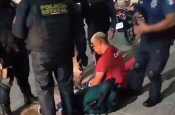 VIDEO | Detienen a histórico luchador mexicano por disturbios en la vía pública