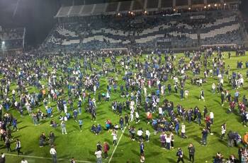 Tragedia en el futbol de Argentina durante el duelo de Boca Juniors vs Gimnasia