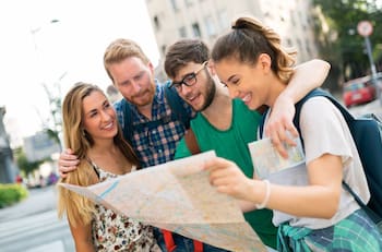 ¿Necesitas dinero para estudiar en el extranjero? La Beca Santander te da $20 mil pesos