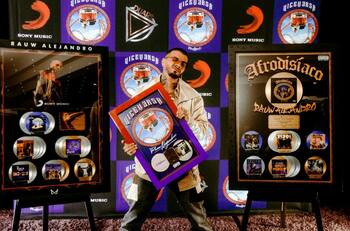 "Pura coincidencia": Rauw Alejandro sobre el supuesto plagio de un tema de Fergie en "Todo de ti"