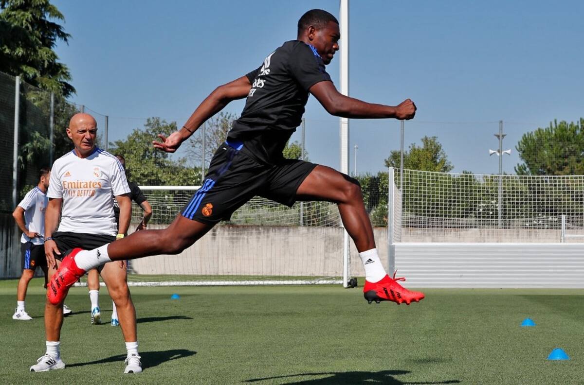 El jugador del Real Madrid, David Alaba, dio positivo a Covid-19