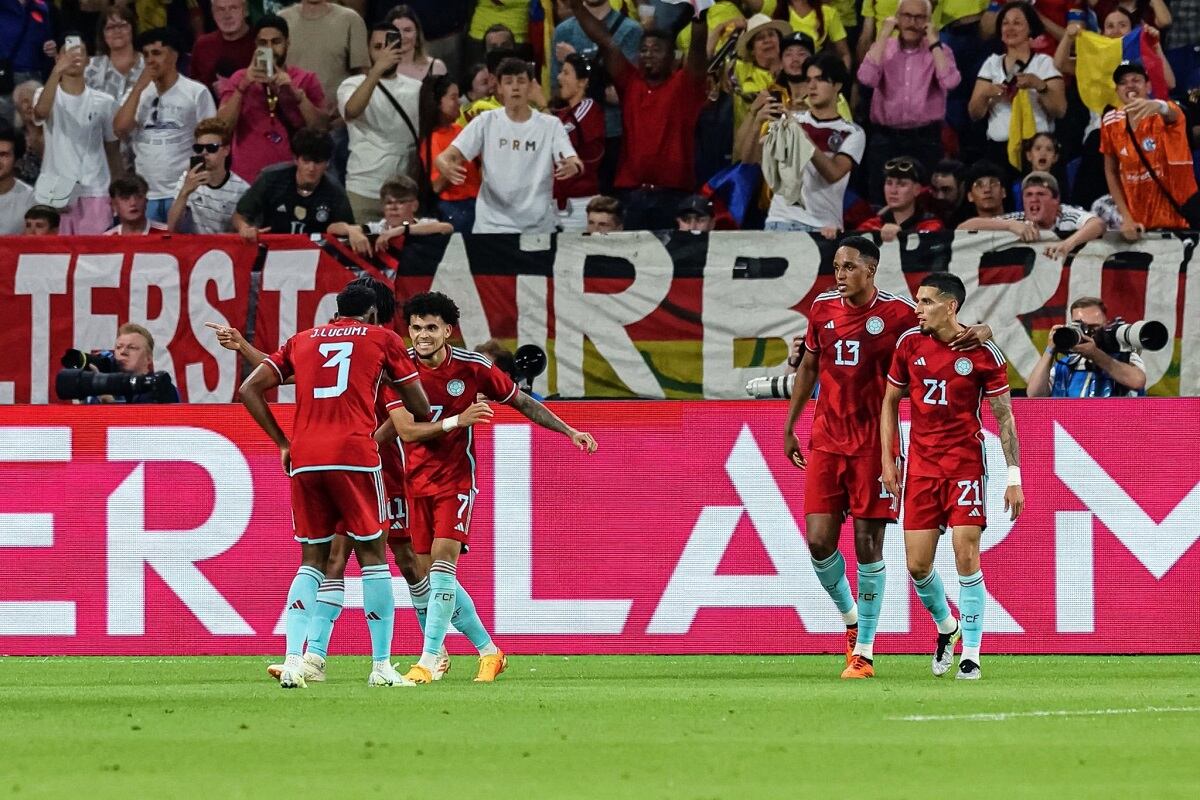 Jugadores de Colombia celebran el triunfo logrado ante Alemania en partido amistoso.