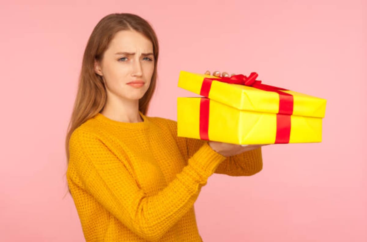 Estos son 5 regalos que nunca debes darle a una mujer ¡No los amarán!