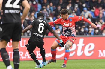 'Chucky' Lozano se quedó en la banca durante la victoria del Napoli ante el Udinese