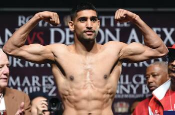 Boxeador inglés le regaló a su hijo un Rolex de más de $41 mil dólares por su primer año de vida