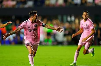 VIDEOS | Un abrazo con Lebron James y los increíbles registros del debut goleador de Lionel Messi en Inter Miami