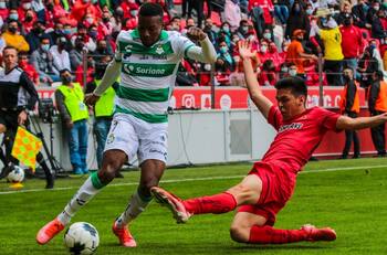 América buscaría a su nuevo extremo derecho en Santos Laguna