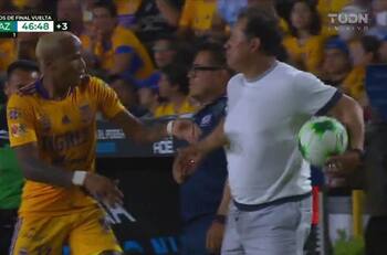 VIDEO | La insólita expulsión de Juan Reynoso en el partido contra Tigres en la Liga MX