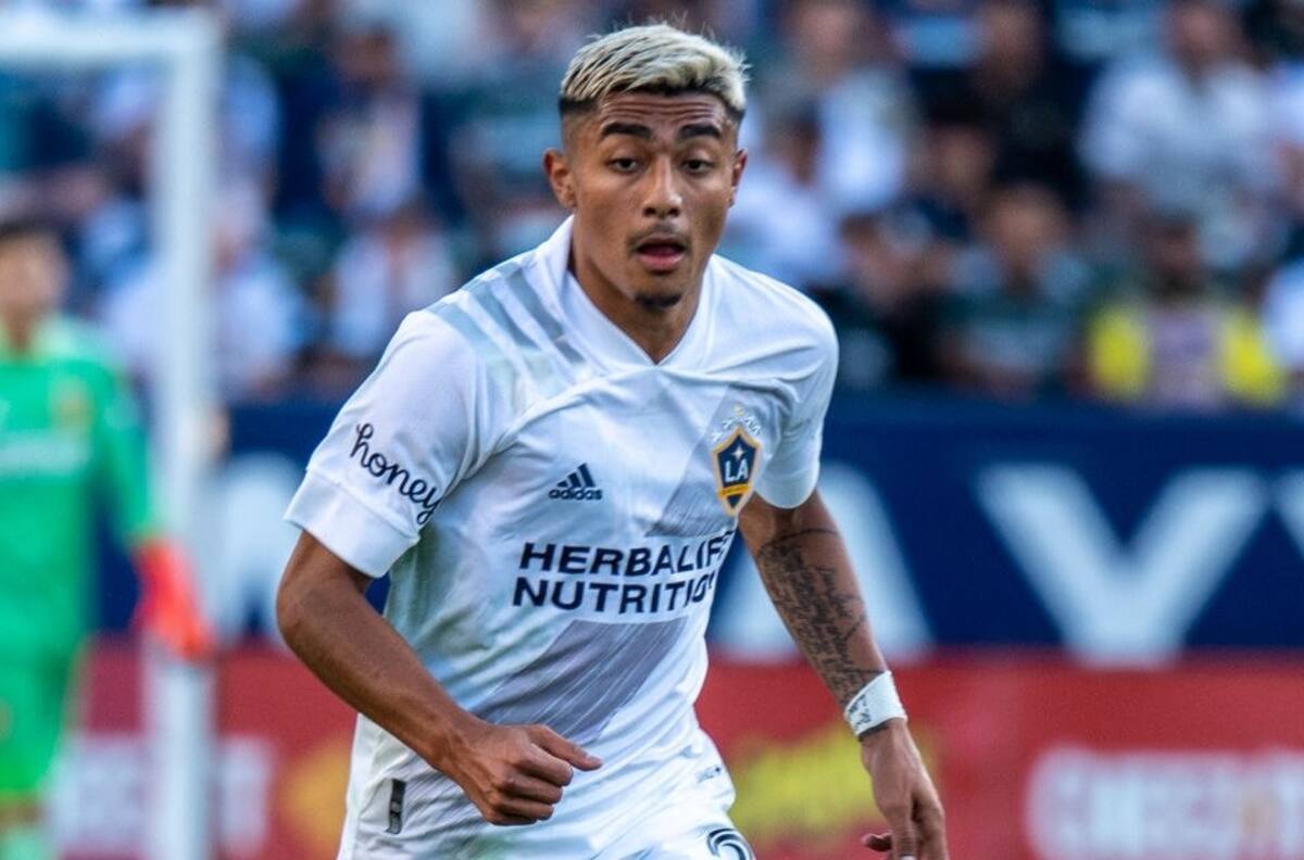 OFICIAL: Julián Araujo es elegible para la Selección Mexicana