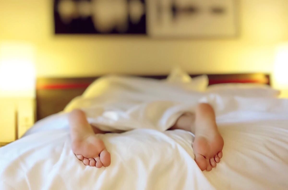 Salud: Estas son 3 cosas que haces en la cama y no sabías que ocasionan severos daños
