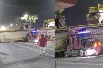 Video: Puente peatonal cae y aplasta a tráiler en Texcoco