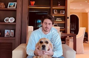 Miguel Iglesias, el hijo de Julio Iglesias, disfruta de románticos días en Marbella con su novia