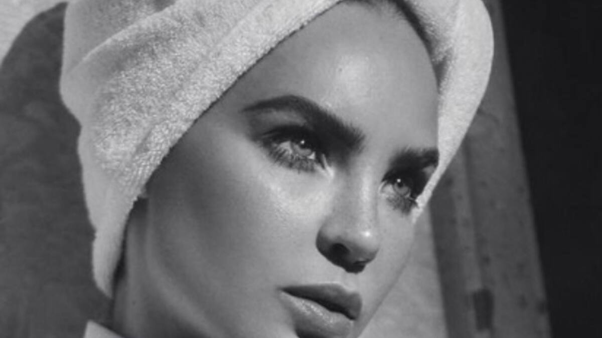 Belinda recibe el verano con poca ropa