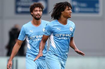 Jugador del Manchester City anota en Champions y su padre fallece minutos después